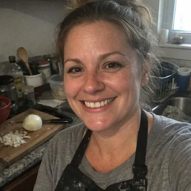 Photo of Emily Thompson - Quick Weeknight Dinners & Family-Friendly One-Pan Meals