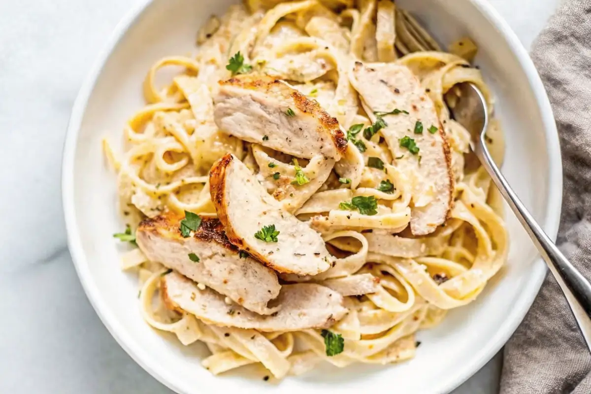 rilled chicken alfredo served with fettuccine and creamy sauce